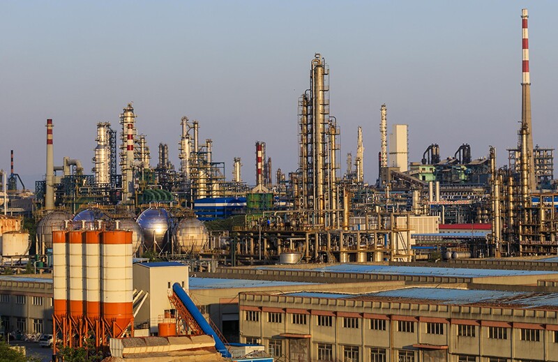 refineries/ss519286873-refineries.jpg